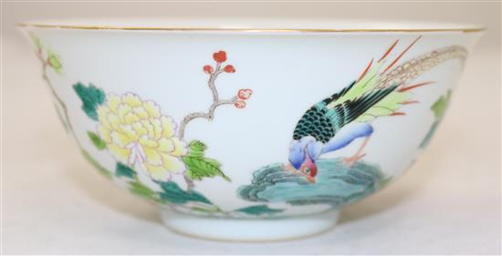 A Chinese famille rose bowl, 15.2cm